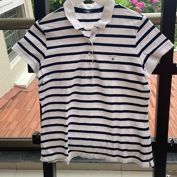 Very smart Gant polo, white and navy blue striped Tshirt - Picture 5 of 7